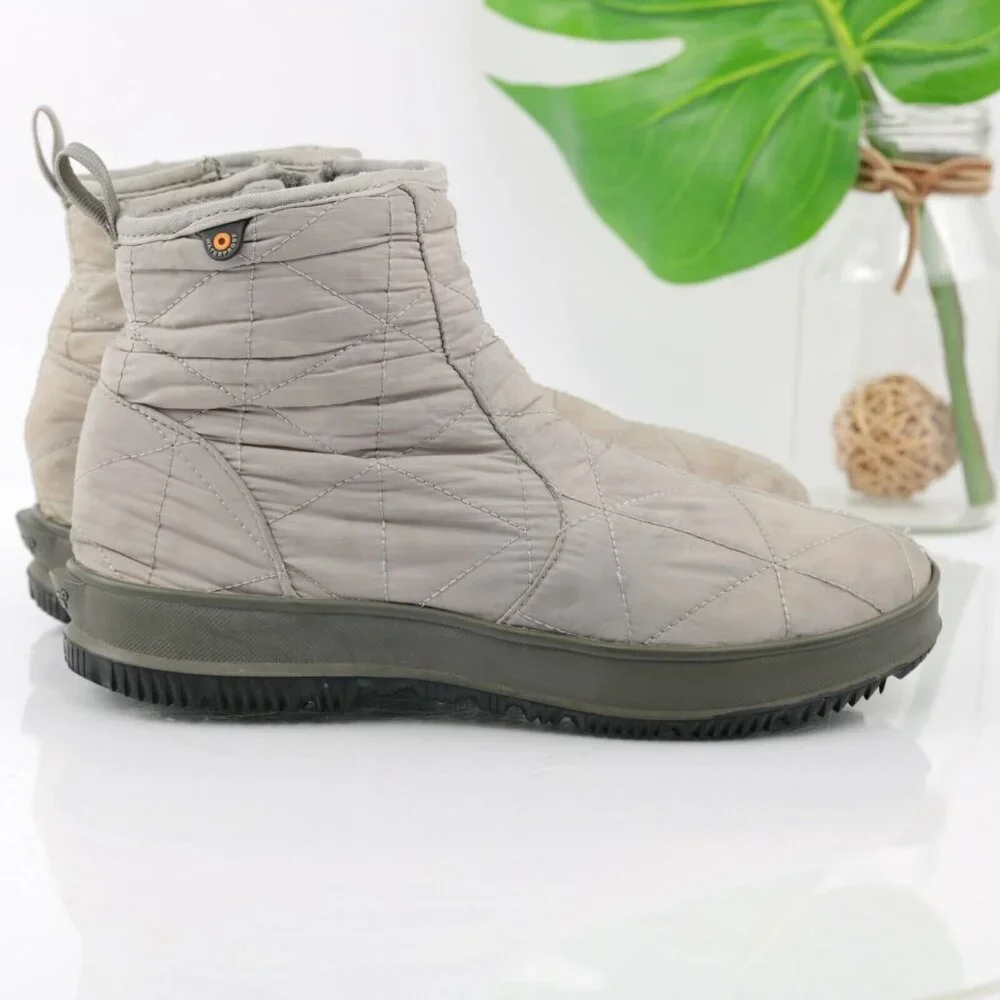 Bogs‎ Womens Snowday Boot Size 7 Waterproof Gray Beige Quilted Insulated Bootie